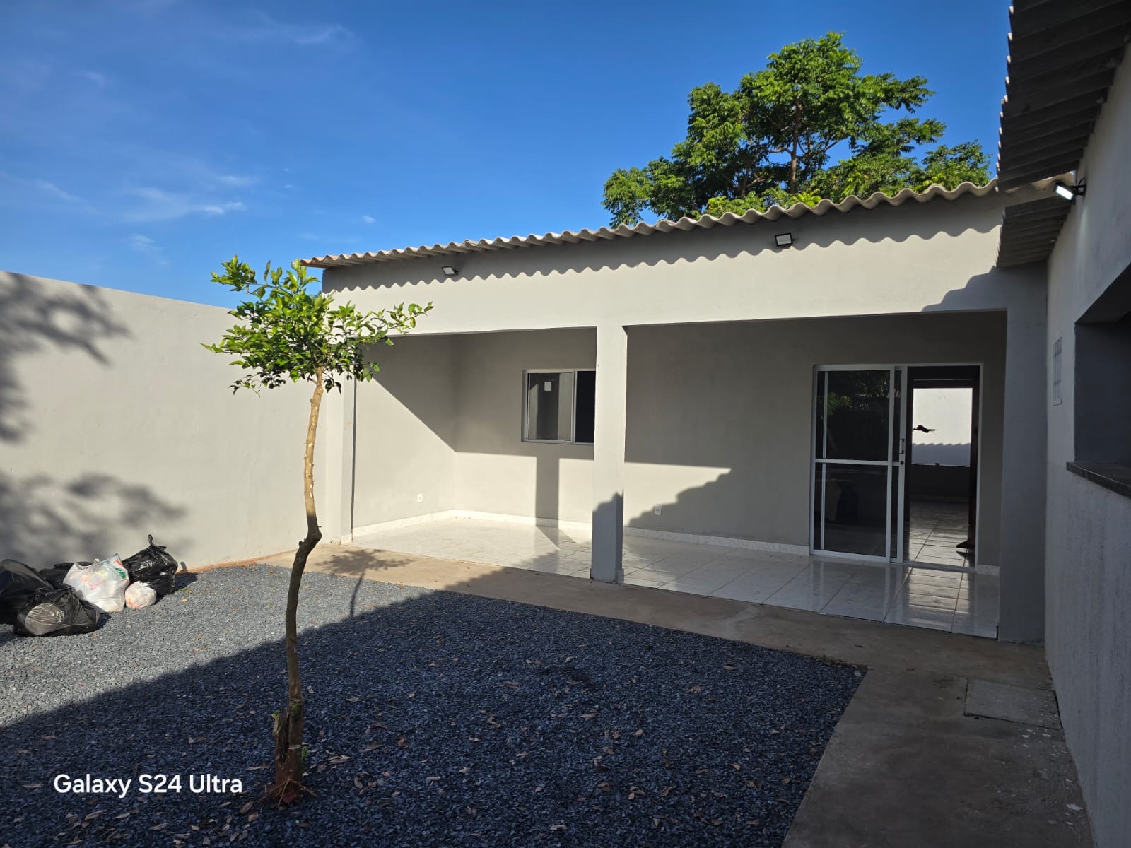 Área externa coberta com varanda